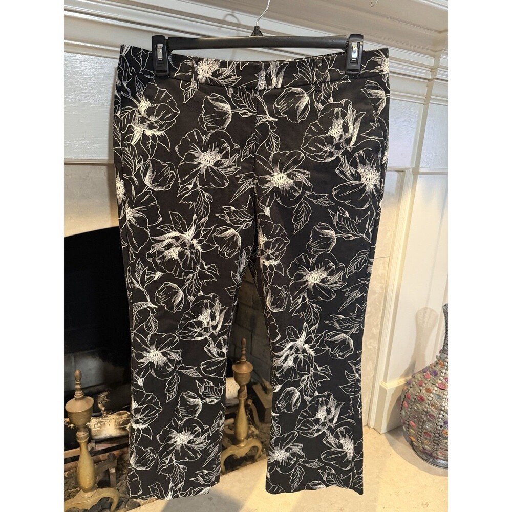 White House Black Market Black And White Floral Flare Crop Pant Size 14